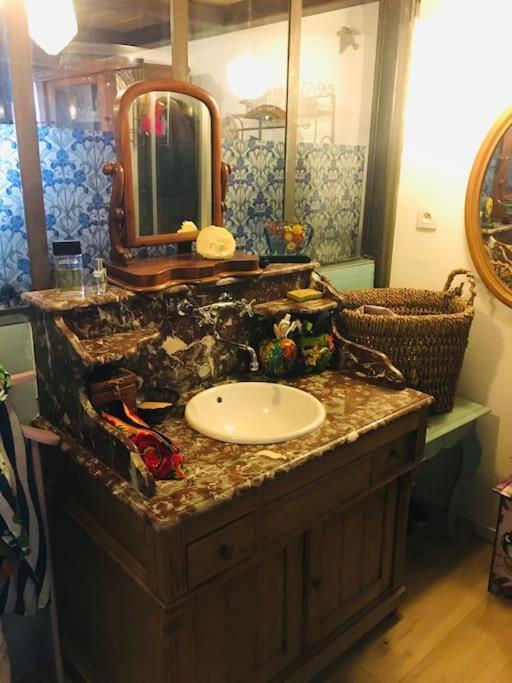 Loft D Artistes Avec Patio Au Port De Nice Luaran gambar